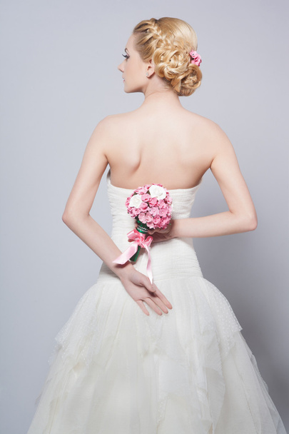 Beautiful bride with fashion hairstyle and make-up - Zdjęcie, obraz