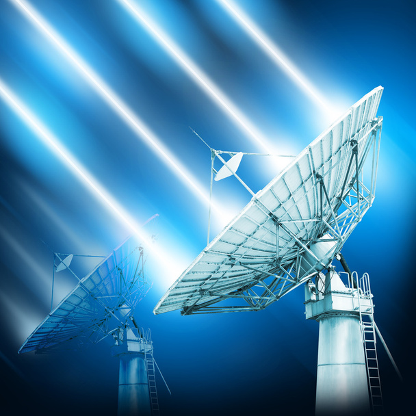 große Satellitenschüssel für die transatlantische Kommunikation auf - Foto, Bild