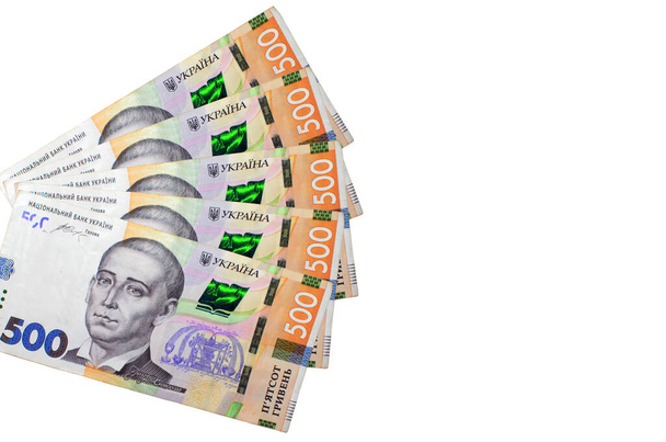 Rajongója az új 500-as ukrán hrivniának. Modern ukrán pénz - gryvnjia elszigetelt fehér háttérrel. - Igen. Ingyen fénymásolási hely. Üzleti és pénzügyi koncepció  - Fotó, kép