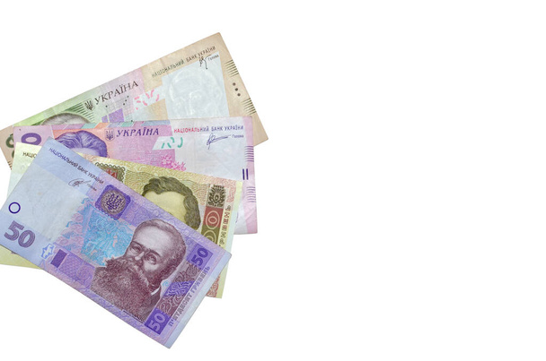 Dinheiro ucraniano - 50.100, 200, 500 notas hryvnia isolado em fundo branco com espaço livre para o seu texto. Dinheiro e conceito financeiro. Deitado plano, vista superior - Foto, Imagem