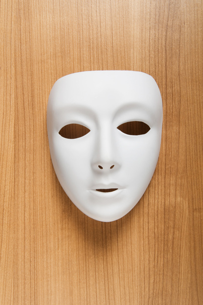 Θεατρική ιδέα με τις άσπρες πλαστικές μάσκες - Φωτογραφία, εικόνα