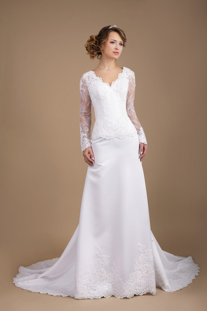Graceful Exquisite Auburn Bride in Wedding Dress - Foto, immagini