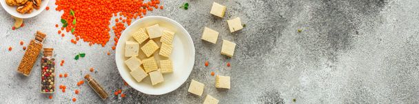 tofu fromage gros plan avec d'autres ingrédients  - Photo, image