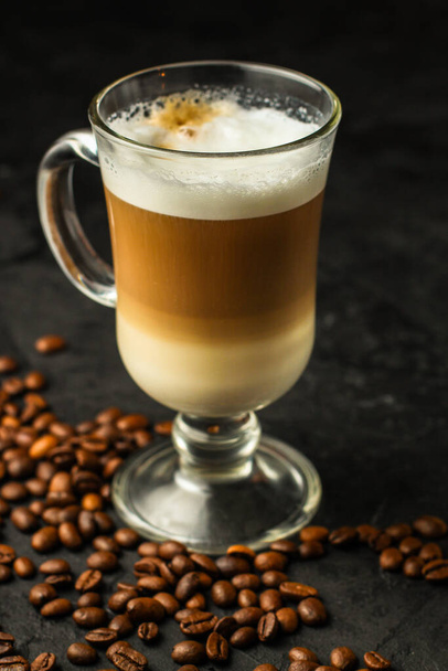 close up cup of latte - Фото, изображение