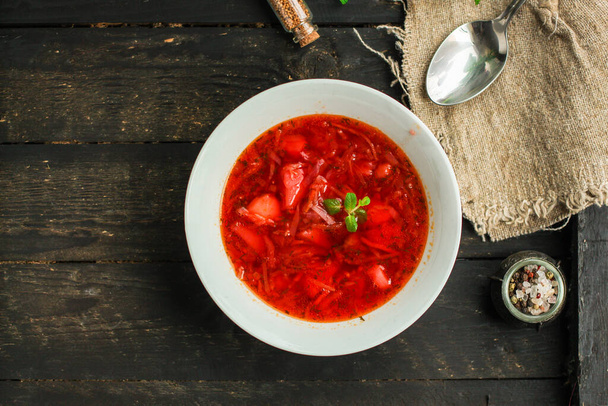 sopa de tomate rojo borscht fresco primer plato  - Foto, Imagen