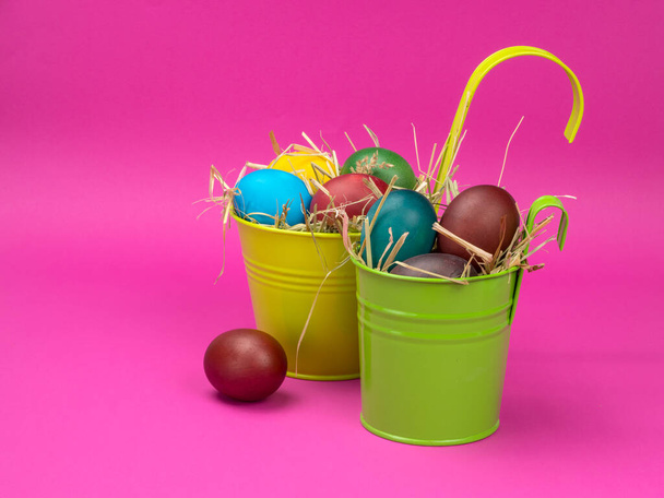 Bright Easter still life on a pink background. - Foto, immagini