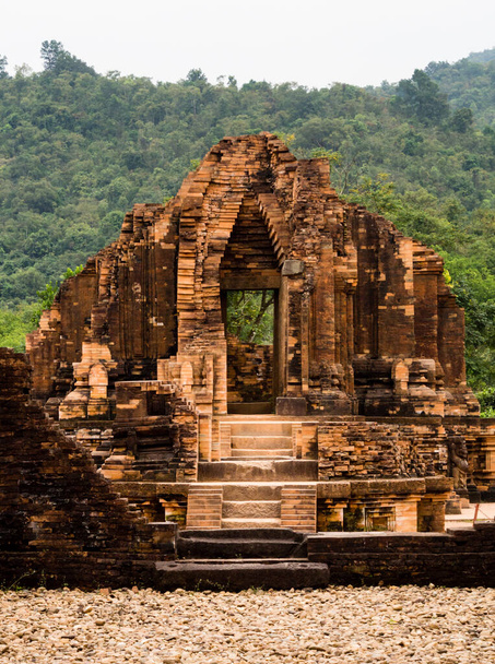 Ruinas de Mi Hijo, el sitio histórico del antiguo reino Champa - Da Nang, Vietnam - Foto, imagen