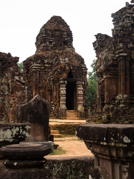 Ruínas de Meu Filho, o local histórico do antigo reino Champa - Da Nang, Vietnã - Foto, Imagem