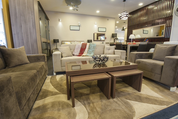 Lounge meubilair in showroom - Foto, afbeelding