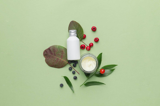 Composition with natural cosmetic products on color background - Photo, Image