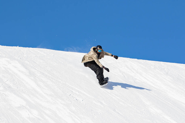 vacaciones de invierno en la nieve, snowboarders - Foto, Imagen