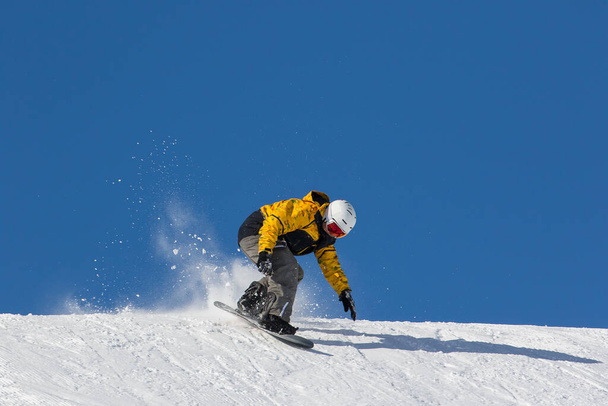 winter holidays in the snow, snowboarders - Φωτογραφία, εικόνα