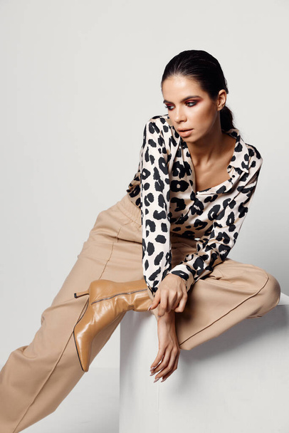 woman bright makeup leopard shirt fashion glamor - Foto, Imagem