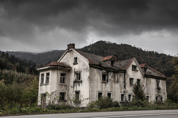 Creepy old house - Фото, изображение