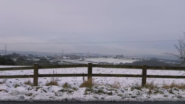 Rickety régi fatelepi kerítés Yorkshire tanyasi táj - Felvétel, videó