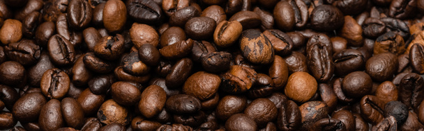 vista superior de granos de café frescos y marrones, pancarta - Foto, Imagen