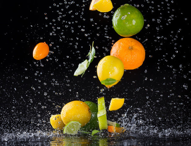 Freeze motion of fresh fruit - 写真・画像