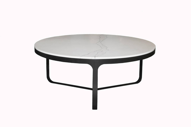 Tavolo in pietra bianca su basamento nero su sfondo bianco. Elemento interno - Foto, immagini