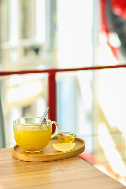 thee met citroenschijfje en honing - Foto, afbeelding
