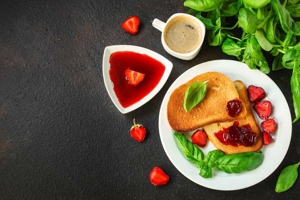toasts with strawberry jam and coffee - Фото, зображення