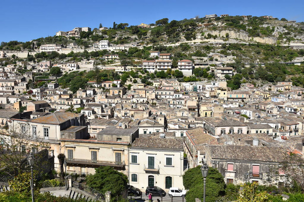Vista panorámica de Modica, casco antiguo de la región de Sicilia, Italia. - Foto, Imagen