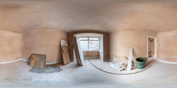 360 graden panoramische bol foto van bouwwerkzaamheden wordt gedaan op een oude Britse terras huis voorkamer met nieuwe gips planken en een nieuwe dubbele beglazing voorruit - Foto, afbeelding