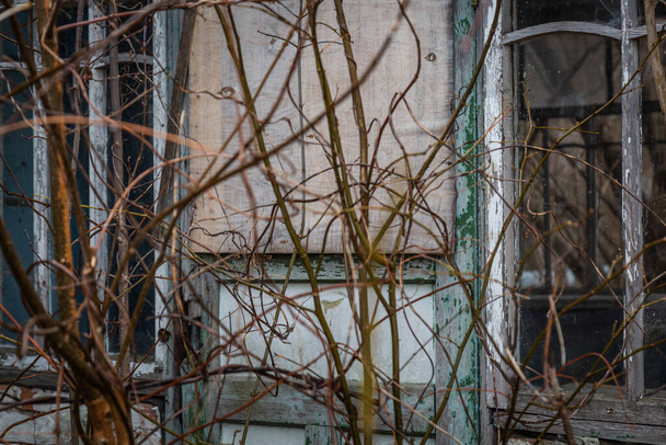 Una casa abandonada en la ciudad de Chernobyl. Zona de exclusión de Chernobyl. Chernóbil. - Foto, imagen