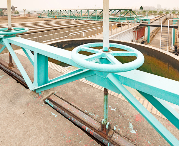 Moderno impianto di trattamento delle acque reflue urbane - Foto, immagini
