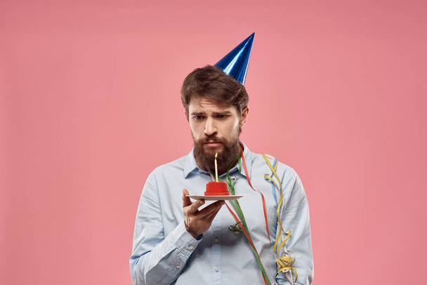 Man birthday party cake with candle cap fun - Zdjęcie, obraz