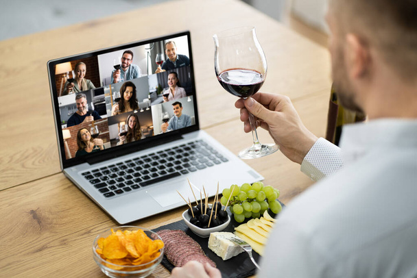 Virtual Wine Tasting Dinner Event Online Using Laptop - Fotoğraf, Görsel