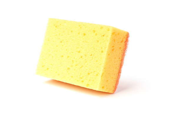 gele keukenspons geïsoleerd op witte achtergrond. het begrip reinheid en orde - Foto, afbeelding