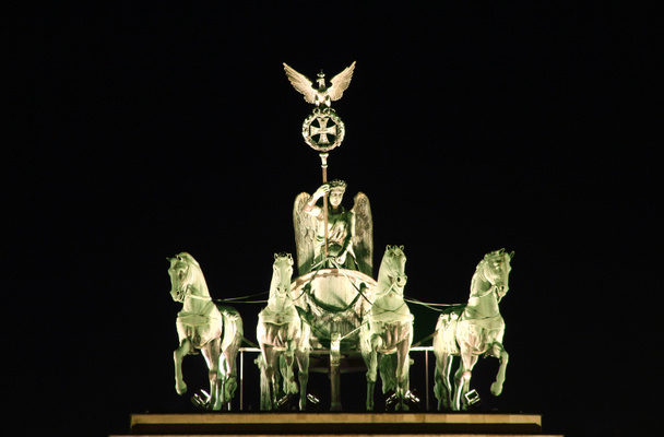 Brandenburger tor's nachts - Foto, afbeelding