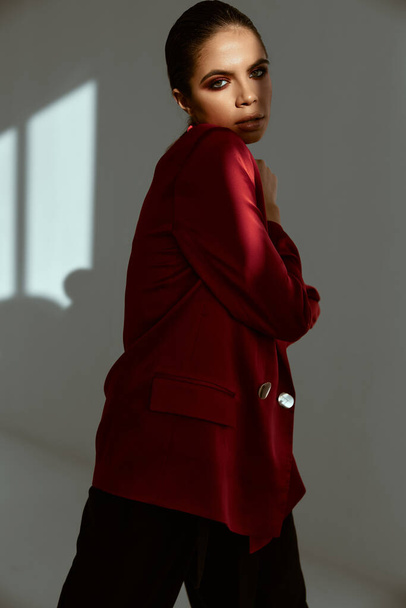 ブルネットともに明るい化粧ジャケットファッションライフスタイル - 写真・画像