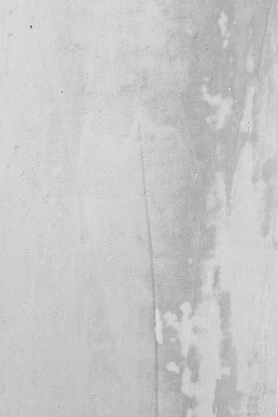 Tausta harmaa betoniseinä kuoppia ja naarmuja. Harmaa betoni laikkuja märkä kipsi. Kopioi tilaa. Pystysuora - Valokuva, kuva