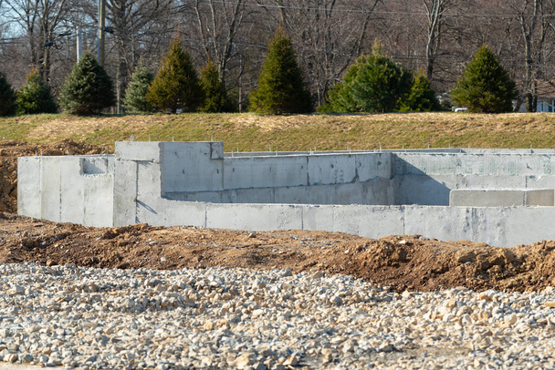 бетонний фундамент для нового будинку день справжній матеріал
 - Фото, зображення