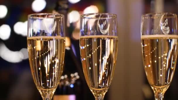 Drie glazen champagne. - Video
