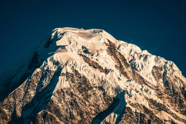 Annapurna snowcapped peak in the Himalaya mountains, Nepal - Foto, imagen