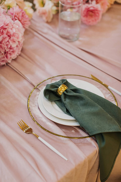 Beautiful table setting for wedding celebration in restaurant - Фото, зображення