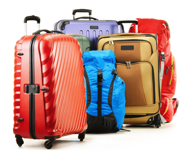 koffers en rugzakken geïsoleerd op wit - Foto, afbeelding