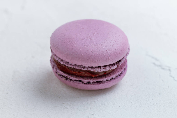 one purple macaroon isolated on white background - Foto, imagen