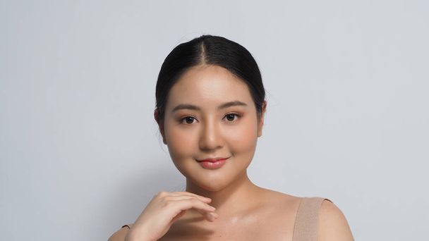 Beauty skin. makeup concept. Young pretty woman black hair and beauty face make up for skincare cosmetic. Showing delicate soft and firm and ageless facial skin. Oil type skin. Close up facial. beauty shot - Foto, immagini