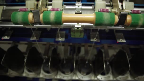 El proceso habitual de una máquina para hacer lana - Metraje, vídeo