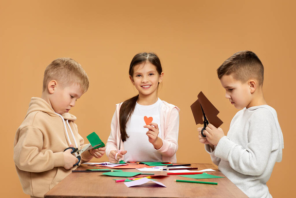 happy children cutting colored papers with scissors - Fotoğraf, Görsel