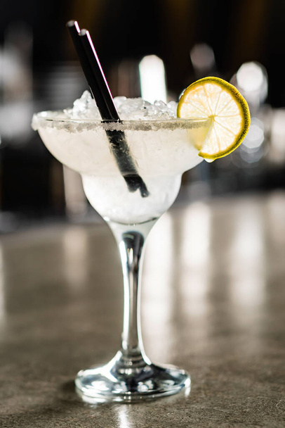 cocktail in the bar - Valokuva, kuva