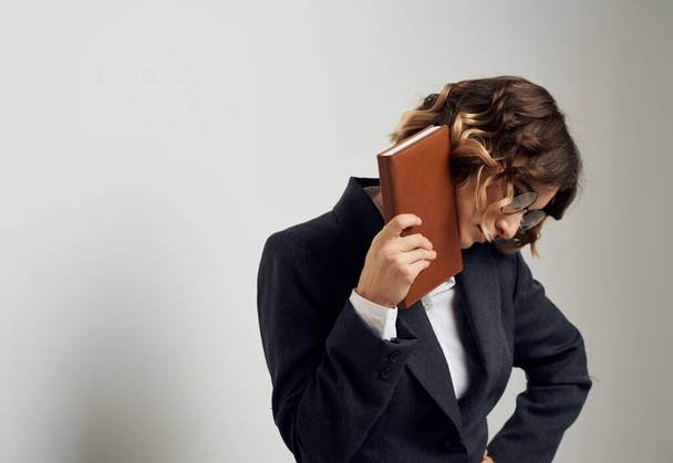Woman with notepads jacket shirt model glasses hairstyle office - 写真・画像