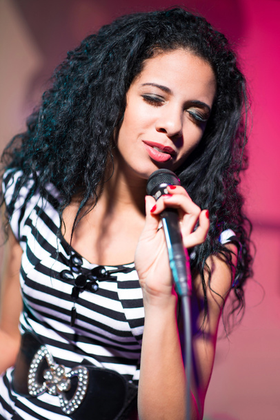Cubaanse vrouw zanger - Foto, afbeelding