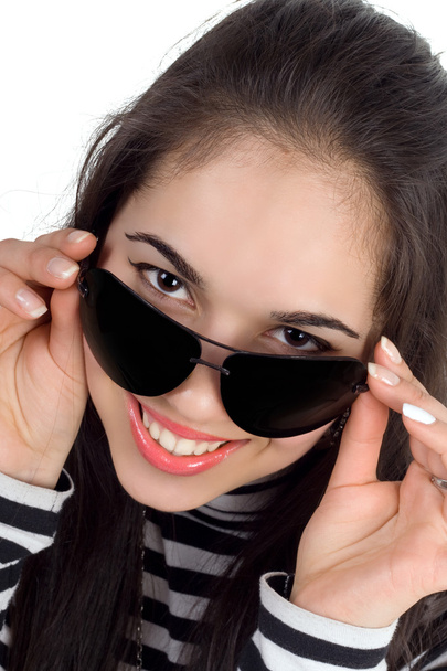 Brunette avec lunettes de soleil
 - Photo, image