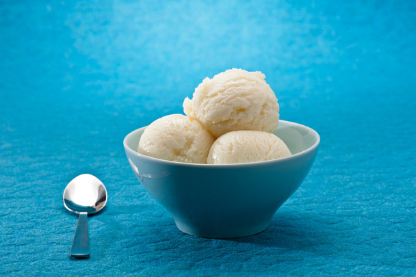 Taça de sorvete de baunilha
 - Foto, Imagem
