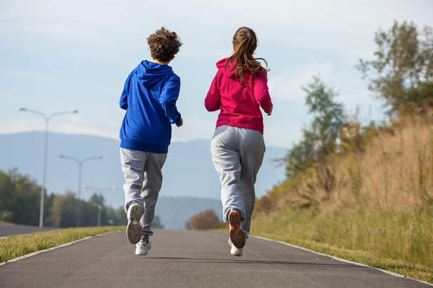 Girl and boy running - Foto, afbeelding