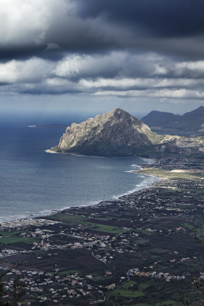 Italy, Sicily, view of Cofano mount and the Tyrrhenian coastline from Erice - Foto, Imagem